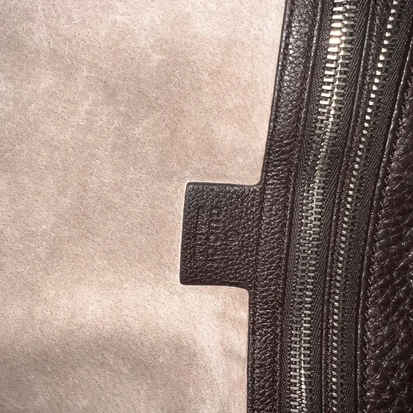 Used Gucci messenger bag, it’s authentic been in storage has mild normal wear